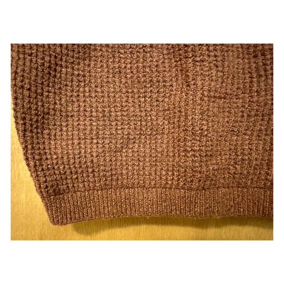 Old Navy Cozy Cropped Sweater Tank Top - Picture 3 of 9